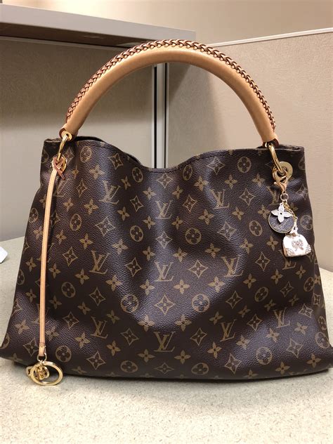 does lv ever go on sale|More.